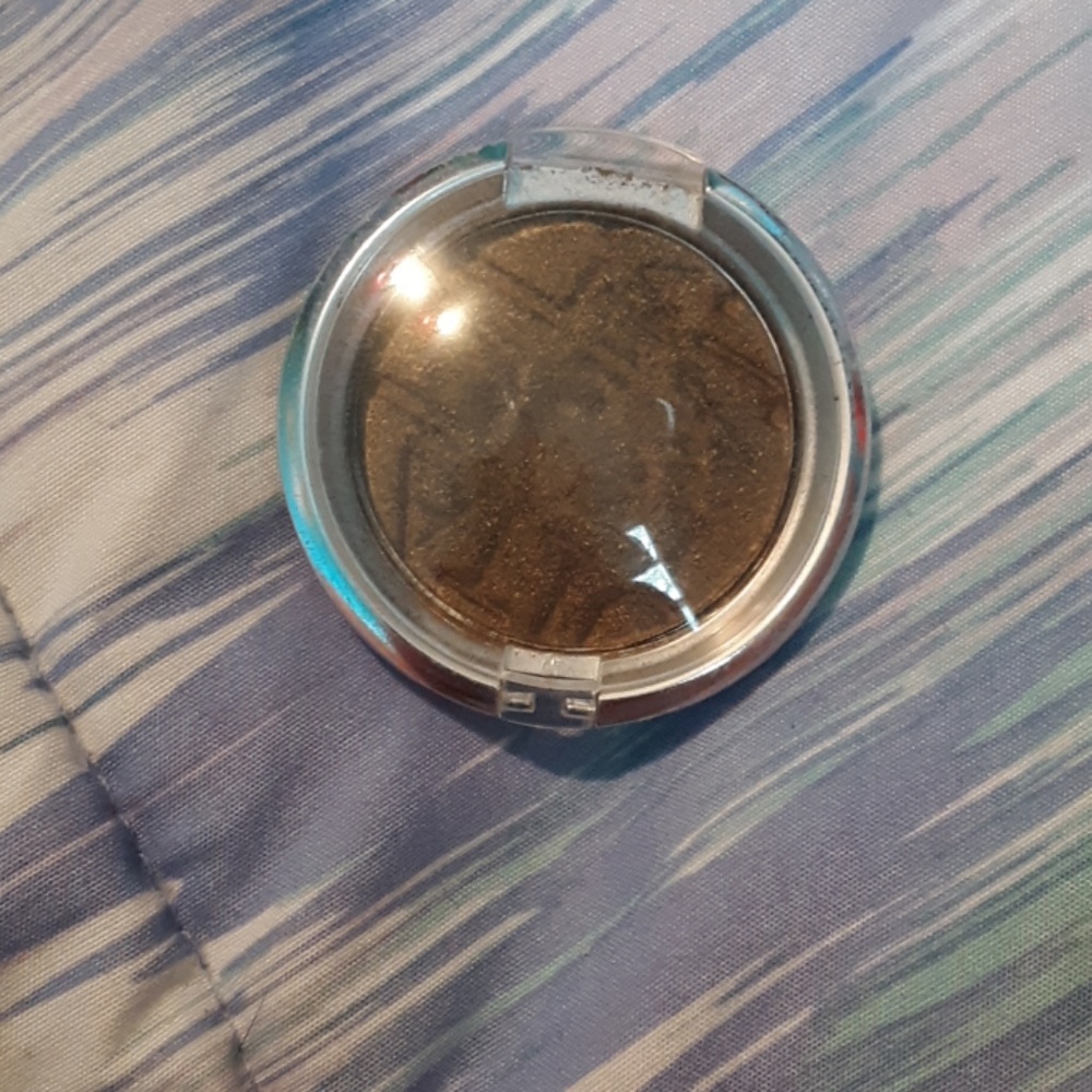 Eye shadow - Picture 2 of 3